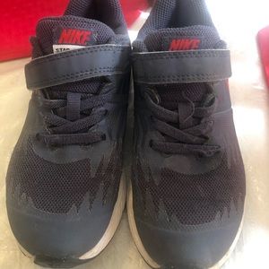 Boys Nike star runner athlete shoes